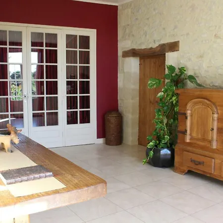 Ancien Haras De La Tour Bed and breakfast Lamothe-Landerron